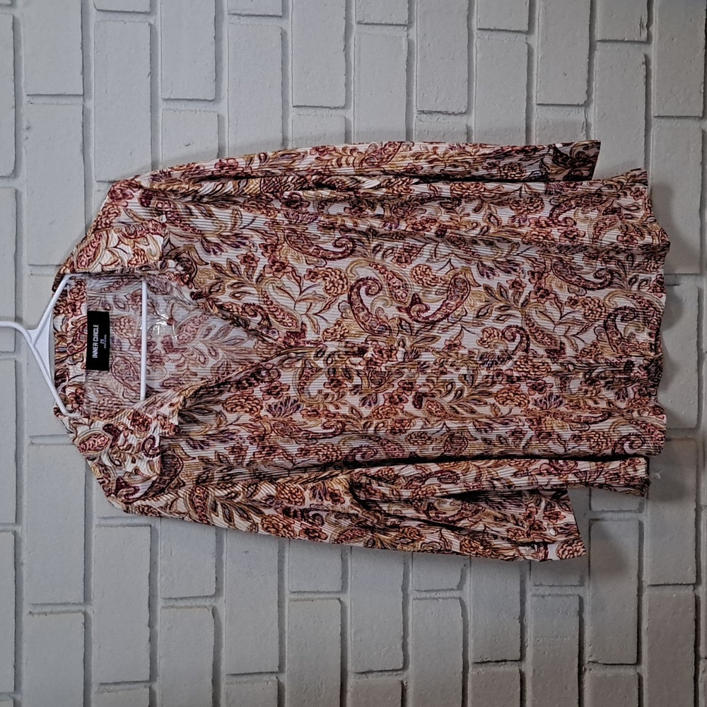 Inner Circle Paisley/Floral Button Down  V-Neck Blouse. Size 2X NWT
